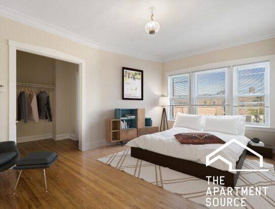 Charming Ravenswood Studio! Laundry in Building Pets Ok! 1