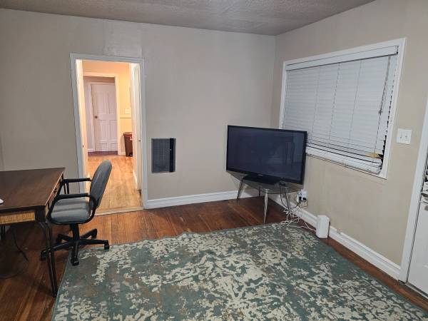 $3,500 / 2br - 1000ft2 - Encantadora Casa Pequeña – ¡Apta para Mascotas, Todas las Comodidades! (Everett)63814735893507121