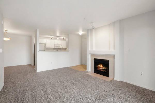 $1,700 / 2br - 939ft2 - Save $$ on a Great 2 Bedroom Home! (Rock Creek)63999452902402123