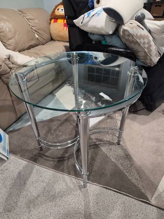 Round glass table 1