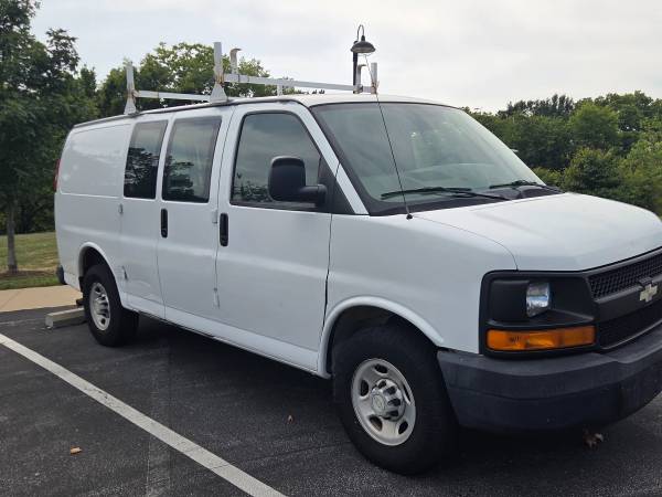 2008 Chevrolet Express - Photo 3