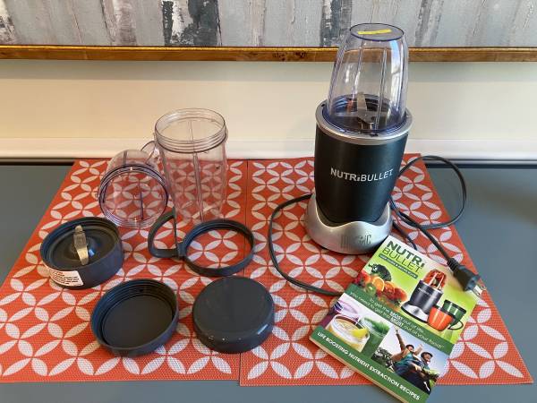 NutriBullet Magic Bullet 9pc Extractor Blender, User Guide Recipe Book 1