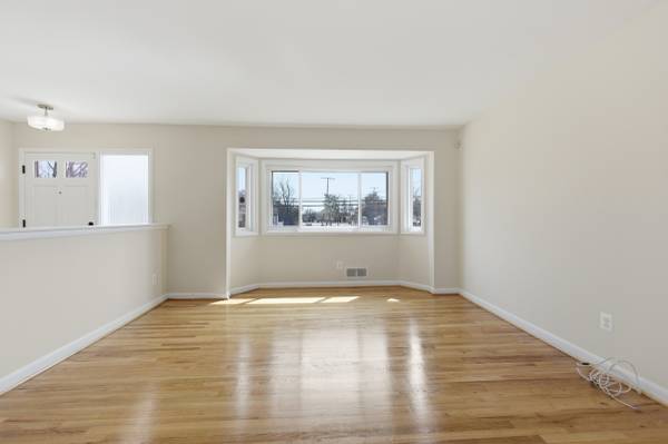 Charming 3 BR/2 BA Single-Family Home in Silver Spring! 1