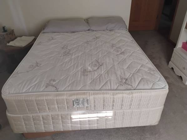 Used full size bed+ 1