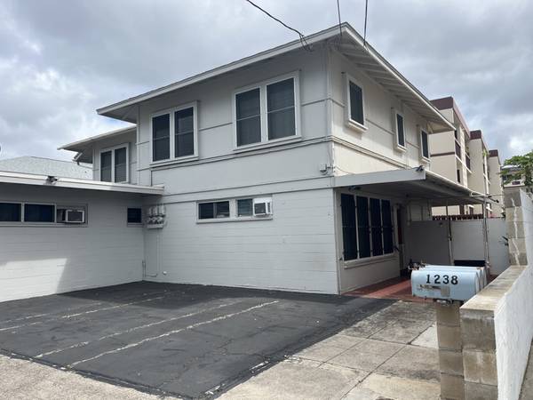 $2350.00 / 2br - The 2/1/1 apartment at the Heart Center of Ala Moana in Honolulu63939788326658120