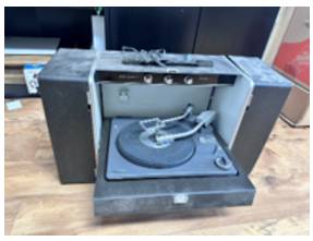 Vintage General Electric Trimline Stereo 400 Portable record Player 1