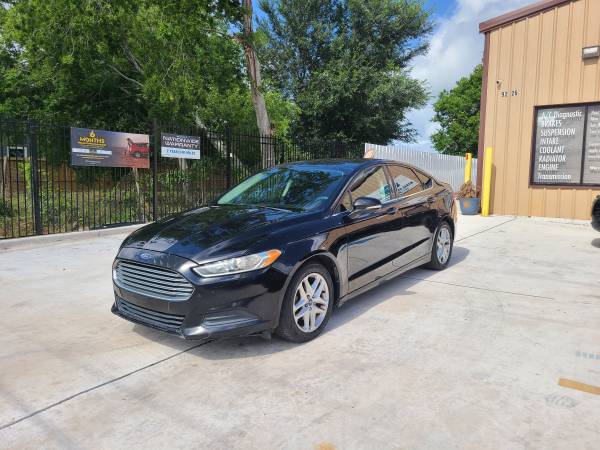 2016 Ford Fusion, título limpio, funciona excelente, interior y exterior limpios - $6,200 (Houston)63617061428481122