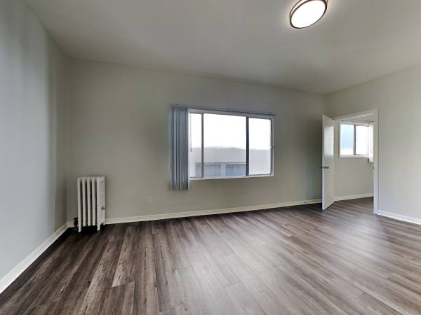 $2,395 / 2br - ¡Brillante y actualizado apartamento de 2 dormitorios cerca de Lake Merritt! (oakland lake merritt / grand)63873332689537122