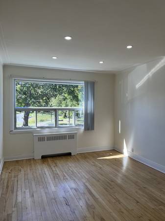 METRO COTE ST. CATH. 5.5 LARGE QUIET FRONT 2