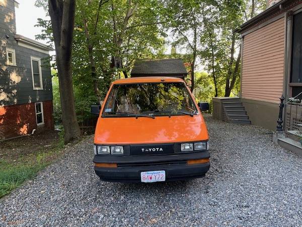 Furgoneta Toyota 1986 - $10,000 (Somerville)63469755774339122