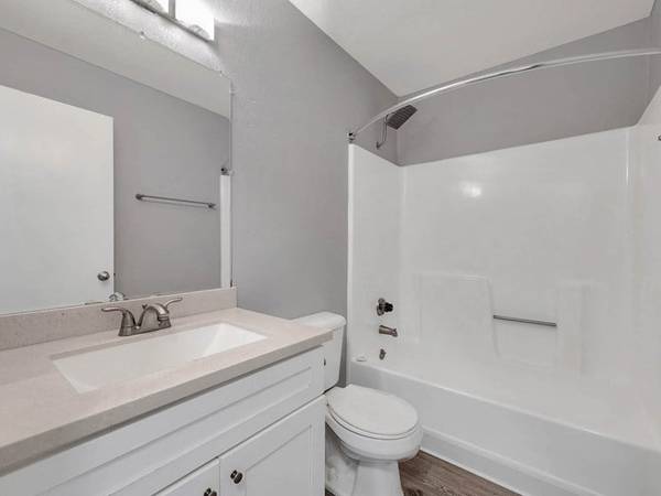 $1,959 / 2br - 872ft2 - Ceiling Fan, Microwave, Gorgeous White Kitchens (38300 30th Street East , Palmdale, CA)63998153087490121