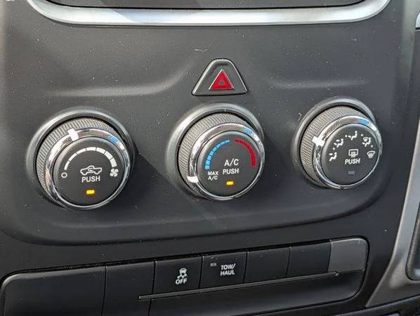 2024 RAM 1500 CLASSIC SLT - Photo 15