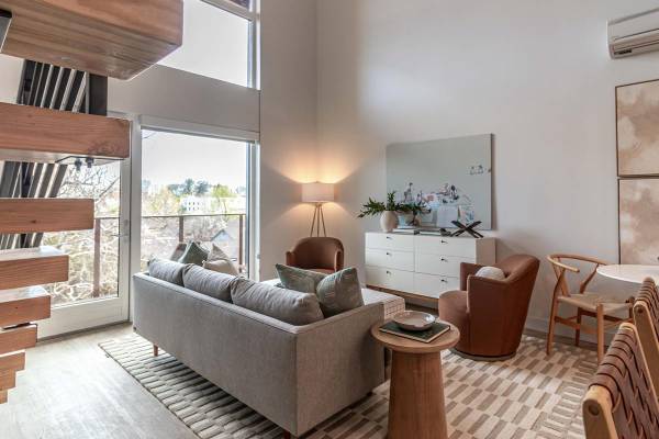$1,750 / 386ft2 - Gorgeous Downtown Studios with Inspiring Art, Must-See Today! (Downtown)63919497462403123