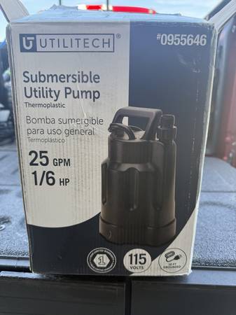 Utilitech 1/6-HP 115-Volt Thermoplastic Submersible Utility Pump 1