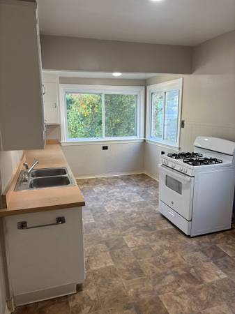 $1,150 / 2br - 01100ft2 - 2 bed single home - Vouchers Accepted (Cleveland)63939132388099124