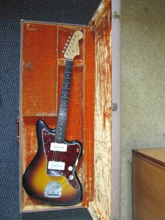 1961 Fender Sunburst Jazzmaster w/ Original Case 1