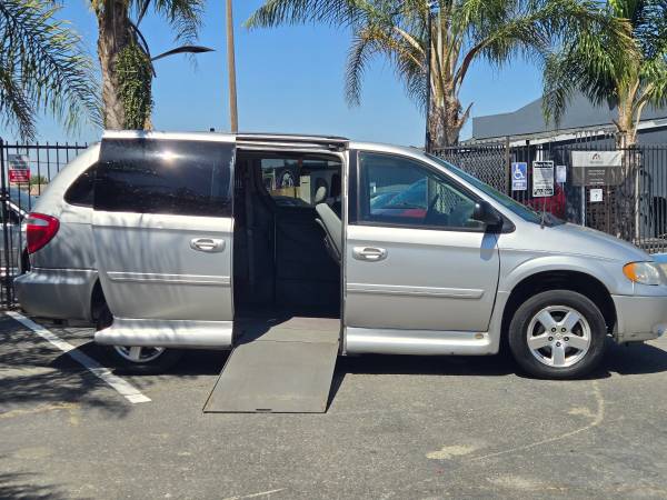 2007 Dodge Grand Caravan para discapacitados con rampa para silla de ruedas - $8,950 (pittsburg)63613871986563121