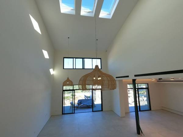 Private house with a swimming pool 1
