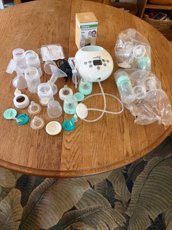 New Breastfeeding Pump/ Extras 1