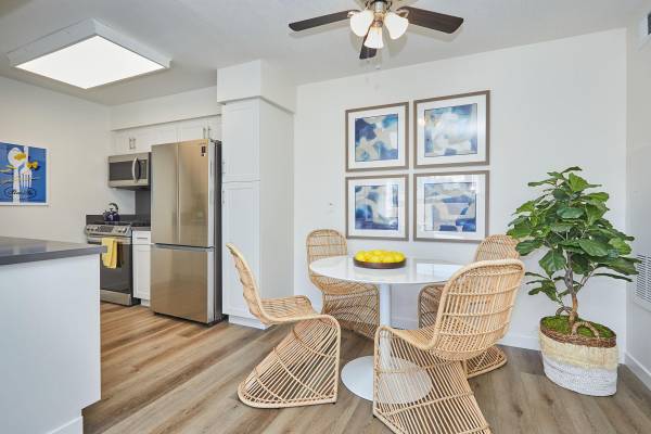 $3,849 / 3br - 1300ft2 - 3BD 2BA, Balcónes y Patios Privados, En Santa Clarita (Santa Clarita)63869888875905124