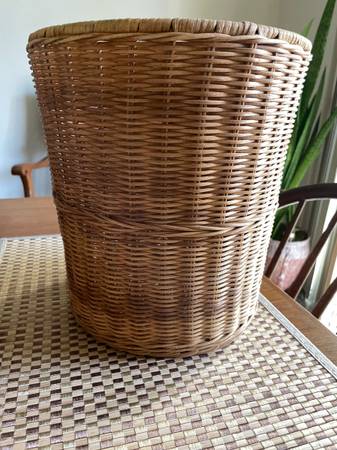 wicker trash bin 1