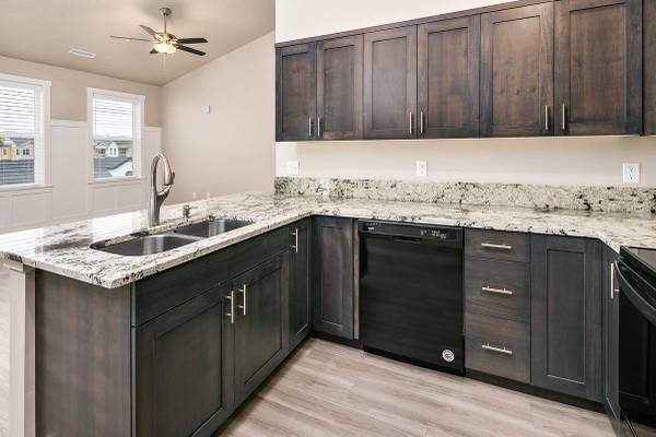 $1,425 / 1br - 861ft2 - Sparkling Pool, Attached Garages *in select units, Year-Round Hot Tub (Nampa)64003314422147122