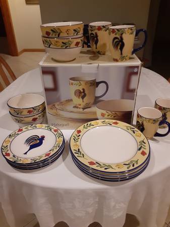 Pfaltzgraff 16 pc dinnerware, like new-FINAL PRICE 1