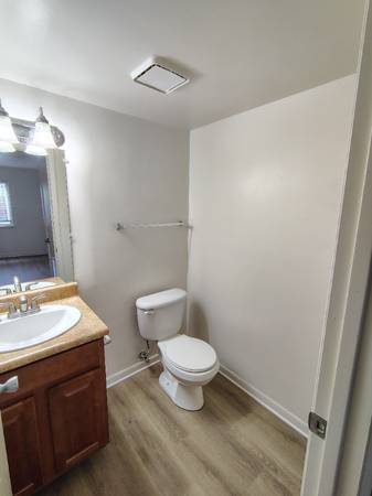 $1066.00 / 2br - 840ft2 - Don't Miss Out On This Move In Special At Maple Ridge Apartments!63851971509379122