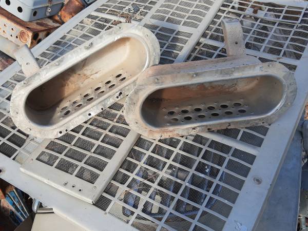 FREIGHTLINER COE CAB STEPS 1