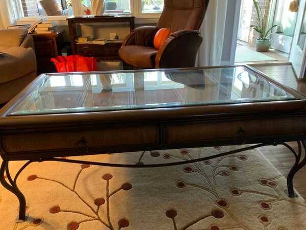 Coffee Table with 2 drawers 1