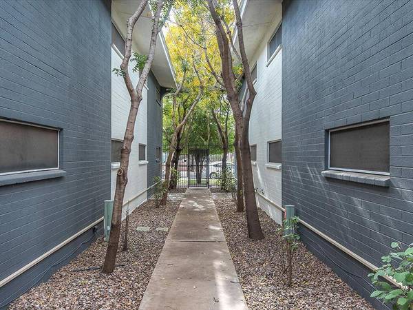$1,349 / 2br - 850ft2 - LED Lighting, Large Closets, Courtyard, 24/7 Emergency Maintenance (Tempe)64024996406659124