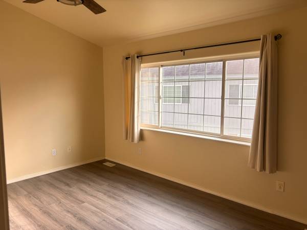 $2,400 / 2br - 1443ft2 - Beautiful East Anchorage Townhome (5554 Sapphire Lp)64014172316546124
