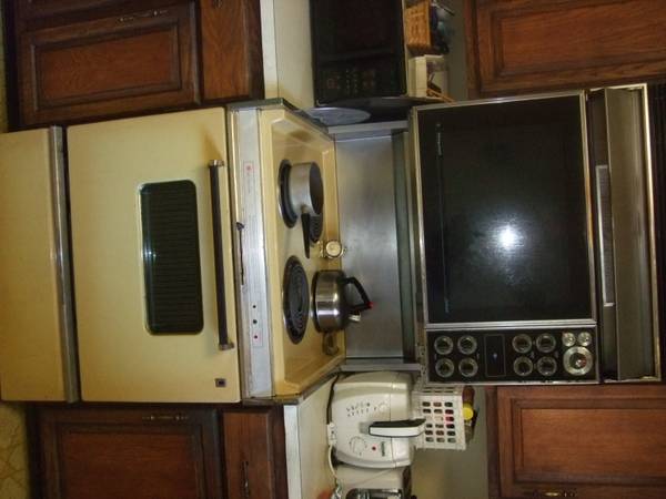 Old electric Hotpoint range + 2 ovens (see photo) 1