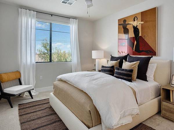 $1,799 / 1br - 737ft2 - En-Suite Bathrooms with Dual Vanities, Outdoor Ramada with TVs (Parking Garage)64024995338753121