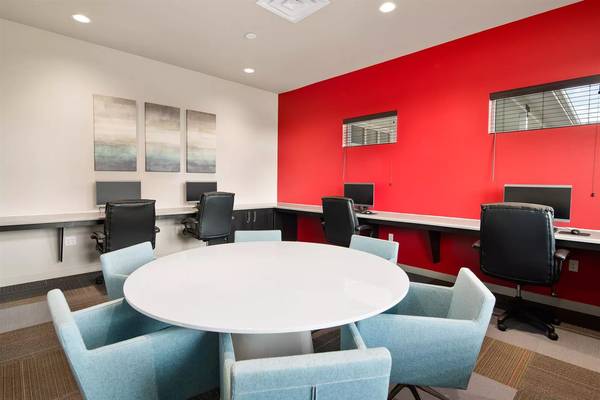 $1,703 / 1br - 714ft2 - Enjoy serenity and tranquility in our lovely garden-style 1 bd/1 ba (Auburn)63885004812163120