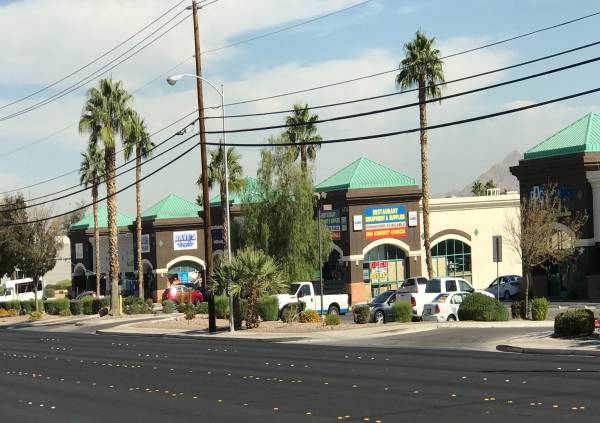 Showroom, storage, kitchenette, 2 restroom, rollup door Pecos 6356-3 1