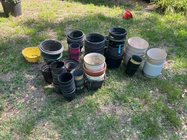 Plastic pots 1