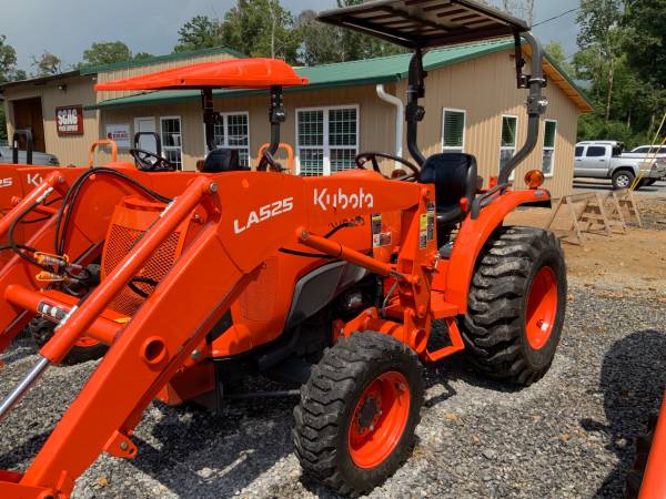 Kubota L3901 - 4x4 w/ Loader 1