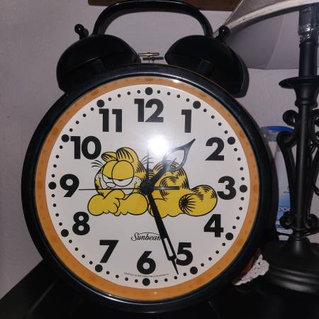 Garfield clock 1