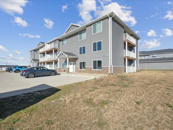 $1300.00 / 2br - 1100ft2 - Brand new 2 beds 2 baths apartment in Peosta, IA.