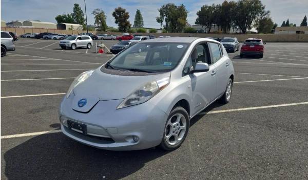 2011 Nissan LEAF SL Hatchback 4D 1