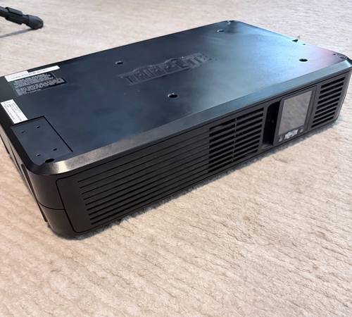 Tripp Lite Smart LCD 1500VA/900W Rack Mount UPS 1