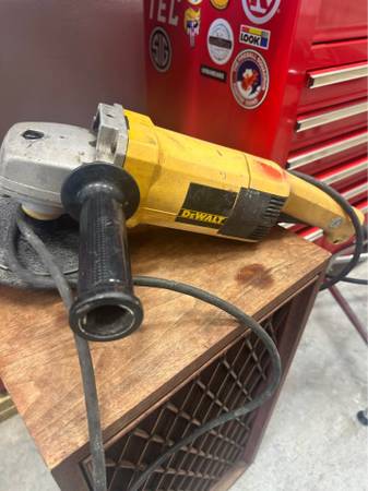 DeWalt DW474 7" Angle Grinder 1
