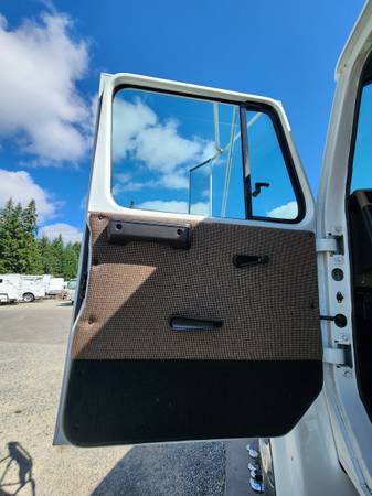 1993 International 4900 - Photo 11