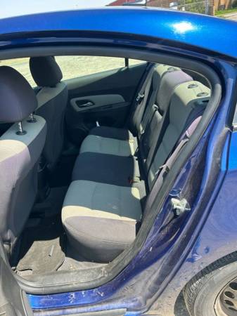 2012 Chevrolet Cruze Chevy LS Sedan 4D Sedán - $3,800 (Real Deal Auto)63619407281795124