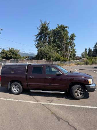 2005 Dodge Dakota Pickup w/Tool Canopy 1