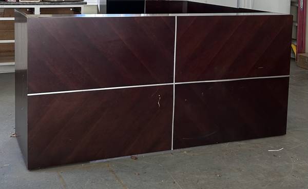 Free reception desk 1