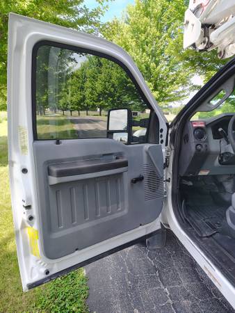 2015 Ford F-550 - Photo 11