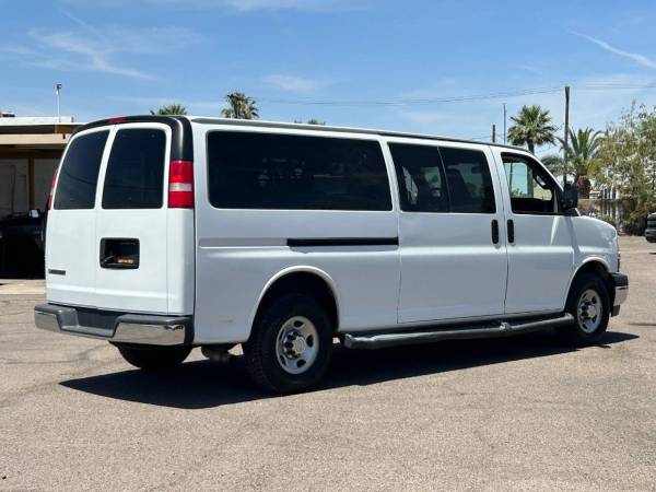 2019 Chevrolet Express Chevy LT - Photo 3