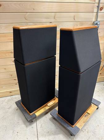 Von Schweikert VR-4 iii Audiophile Stereo Speakers 1
